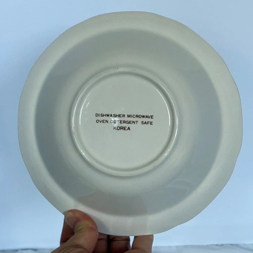 Strawberry Scalloped Vtg Ceramic Bowl Cottagecore Farmhouse Summer Retro Garden